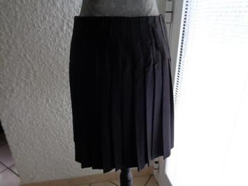 Jupe plissée noire. Marque: "La city Paris". Taille 40 beschikbaar voor biedingen