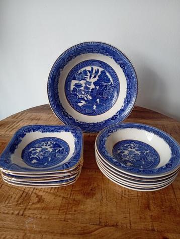 Set van 13 “Willow pattern” Fenton Engels Victoria porselein beschikbaar voor biedingen