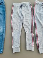 grijze jogging broek met zijstrepen, Besties, 122, Enfants & Bébés, Vêtements enfant | Taille 122, Enlèvement ou Envoi, Comme neuf