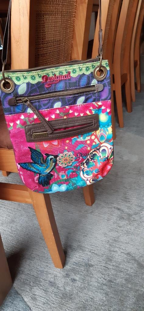 Schoudertas Desigual, Handtassen en Accessoires, Tassen | Damestassen, Zo goed als nieuw, Schoudertasje, Overige kleuren, Ophalen of Verzenden