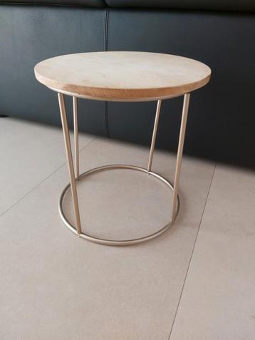 Table ronde 45cm diametre beschikbaar voor biedingen