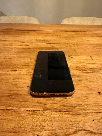 Apple iPhone 13 Pro Max – 256GB – Goud – Voor onderdelen beschikbaar voor biedingen