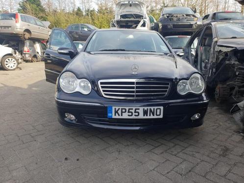 MERCEDES C 180  VOORBUMPER BJ 2004, Auto-onderdelen, Carrosserie, Bumper, Voor, Gebruikt, Ophalen of Verzenden