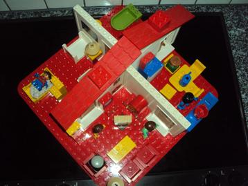 DUPLO: Playhouse- Speelhuis, met witte muren, opengaande.... beschikbaar voor biedingen