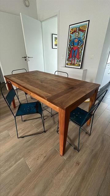 Table en bois massif artisanal + 4 chaises en métal, Enlèvement, Comme neuf, Métal