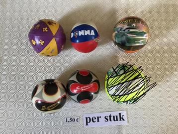 diverse ballen en balletjes beschikbaar voor biedingen