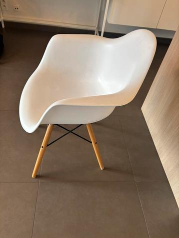 Designer stoel beschikbaar voor biedingen