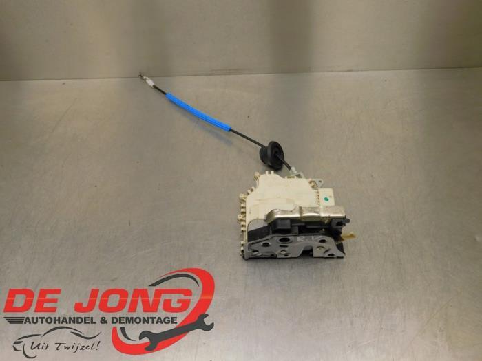 Serrure portière mécanique 4portes avant droite d'un Audi, Autos : Pièces & Accessoires, Carrosserie & Tôlerie, Audi, Utilisé