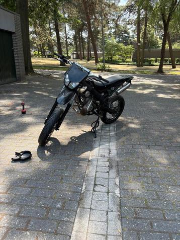 2 derbi’s oud en nieuw model beschikbaar voor biedingen