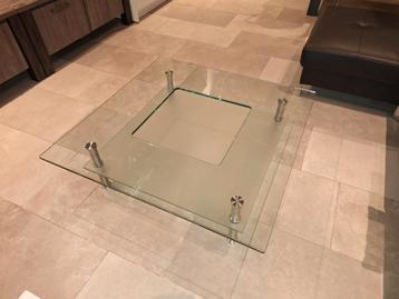 Glazen salontafel beschikbaar voor biedingen