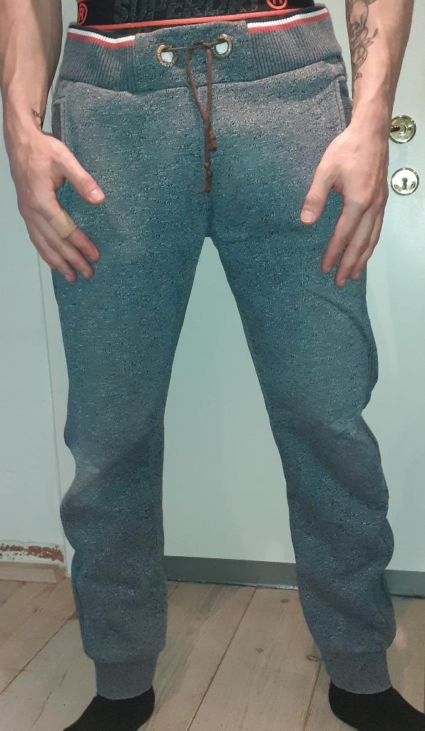 joggingbroek heren grijs Superdry S Slimfit, Kleding | Heren, Sportkleding, Gedragen, Algemeen, Maat 46 (S) of kleiner, Grijs