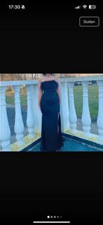 Zwarte galajurk met veren, Kleding | Dames, Galajurk, Zwart, Ophalen of Verzenden, Zo goed als nieuw