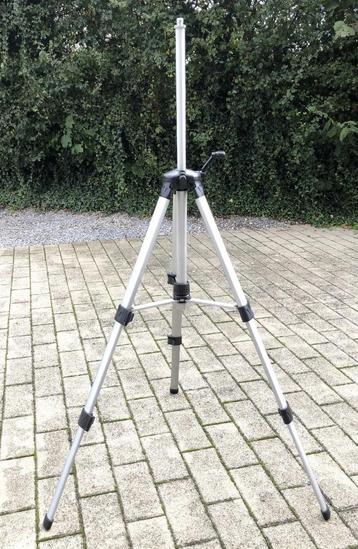 Trépied aluminium neuf pour appareil laser/niveau etc... 10€ beschikbaar voor biedingen