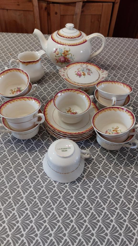 NIEUW en COMPLEET Wilkinson English theeservies, Antiek en Kunst, Curiosa en Brocante, Ophalen of Verzenden