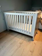 Table d'allaitement + lit bébé à vendre — Bon état, Enlèvement