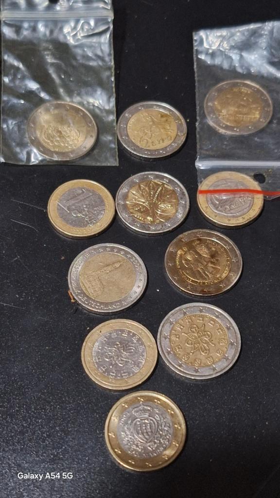 10 pieces de 2€ commemorative et surprise une de 1€ de santé, Postzegels en Munten, Munten | Europa | Euromunten, Losse munt, 2 euro