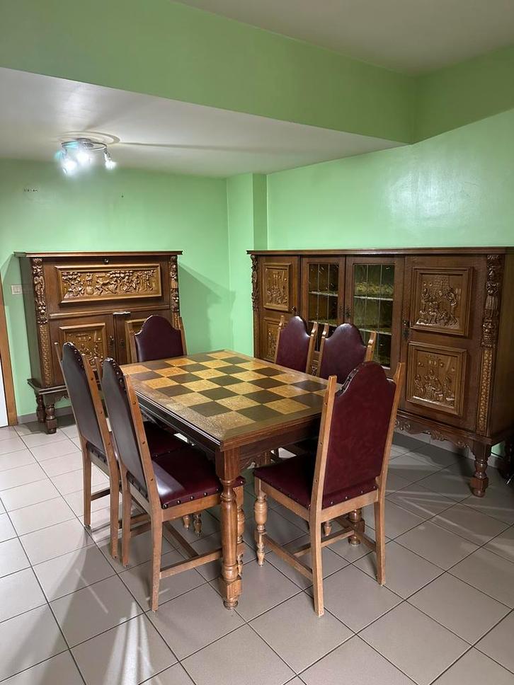 Volledig uitgesneden massief houten eetkamer (La Louvière), Huis en Inrichting, Complete eetkamers, Gebruikt, 6 tot 8 stoelen