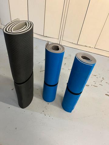 3 yogamatjes beschikbaar voor biedingen