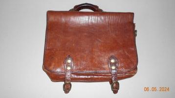 Lederen tassen beschikbaar voor biedingen