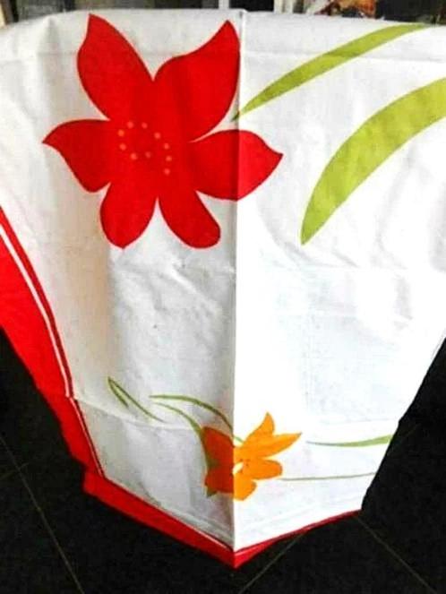 prachtig tafelkleed met bloemen + 4 servetten, Huis en Inrichting, Tafelkleden, Nieuw, Rechthoek, Ophalen of Verzenden