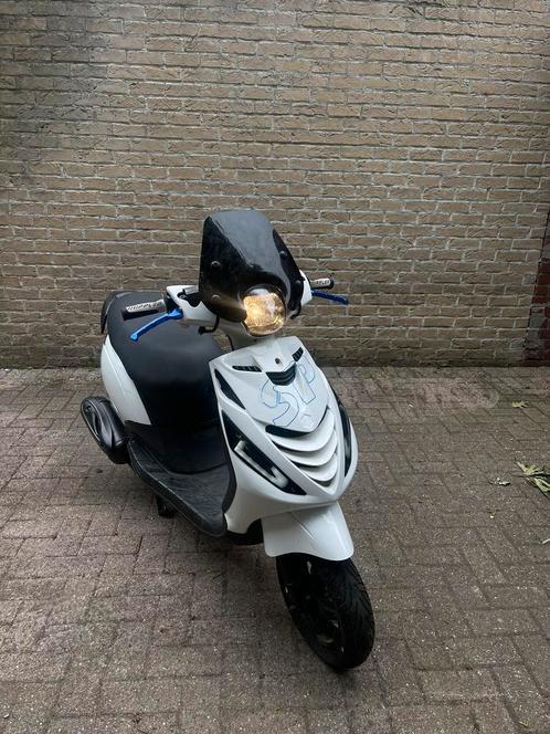 Zip A klasse✅, Fietsen en Brommers, Scooters | Piaggio, Zo goed als nieuw, Zip, Klasse A (25 km/u), Benzine, Ophalen