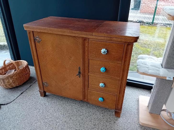 Armoire à machine à coudre vintage, Antiquités & Art, Antiquités | Meubles | Armoires, Enlèvement