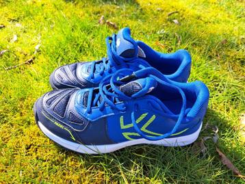 Dames tennisschoenen maat 40 (realiteit 39) beschikbaar voor biedingen