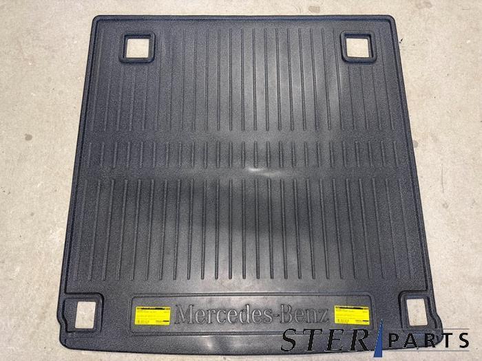 Kofferbak Mat van een Mercedes E-Klasse, Auto-onderdelen, Interieur en Bekleding, Mercedes-Benz, Gebruikt, 3 maanden garantie