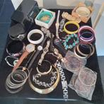 LOT JUWELEN ARMBANDEN,RINGEN,SPELDEN ENZ., Hobby en Vrije tijd, Verzenden
