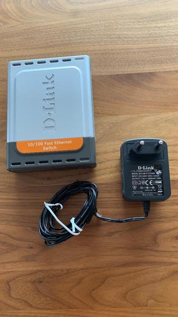In zeer goede staat 10/100 Fast Ethernet Switch DES-1005D  1 beschikbaar voor biedingen