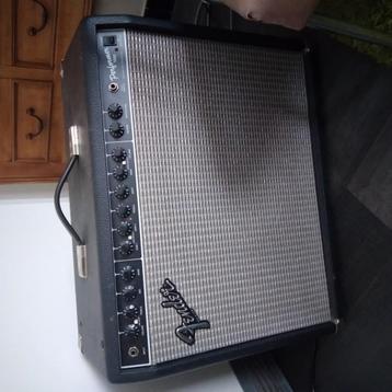 fender performer 1000 beschikbaar voor biedingen