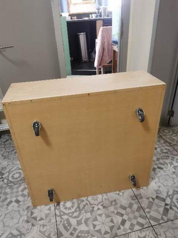 Opbergbak voor biljartkeu's beschikbaar voor biedingen