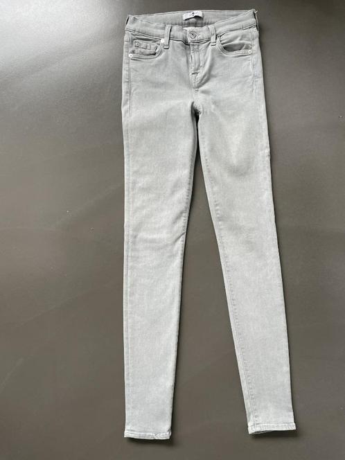 Jean gris clair à strass de la marque 7forallmankind taille, Vêtements | Femmes, Jeans, Comme neuf, W27 (confection 34) ou plus petit