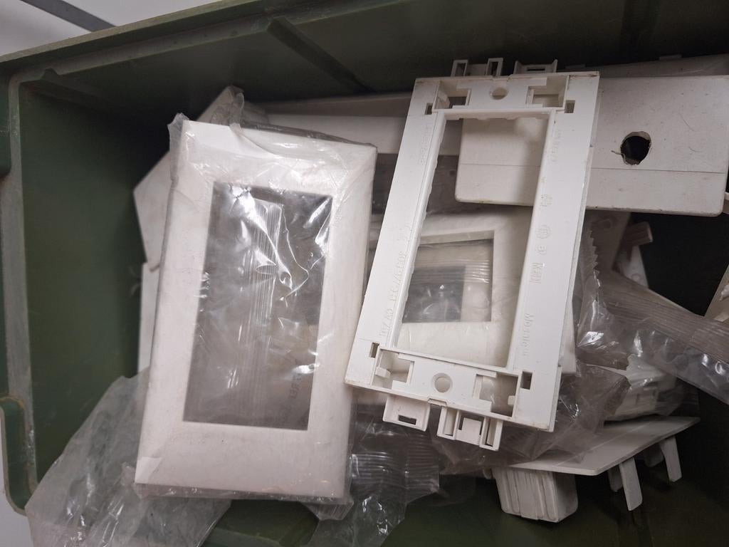 goulotte dlp le grand, Bricolage & Construction, Électricité & Câbles, Neuf, Interrupteur, Interrupteur, Enlèvement ou Envoi