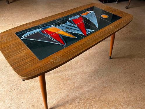 Retro houten salontafel met zeilboot-tegels – 100 x 47 cm, Huis en Inrichting, Tafels | Salontafels, Gebruikt, Minder dan 50 cm