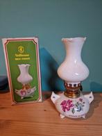 Vintage miniatuur olielamp in porselein., Antiek en Kunst, Antiek | Verlichting, Ophalen of Verzenden