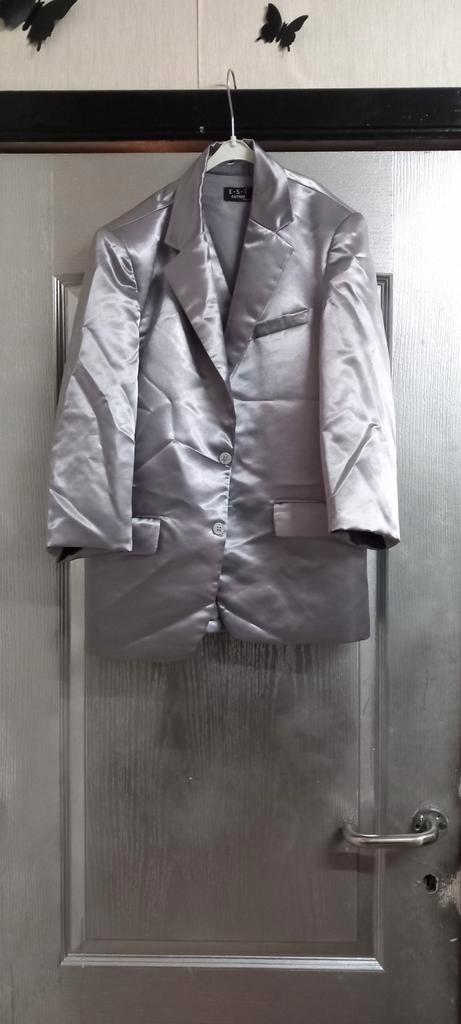 Costume 14 ans, Vêtements | Hommes, Costumes & Vestes, Comme neuf, Gris, Enlèvement ou Envoi