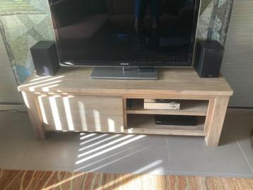 TV kast beschikbaar voor biedingen