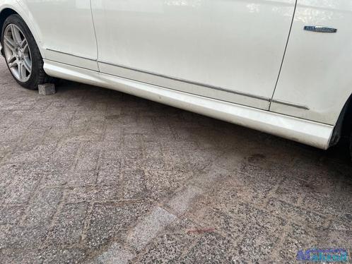 MERCEDES C KLASSE W204 WIT 650 rechts zijskirt AMG 2007-2011, Auto-onderdelen, Carrosserie, Motorkap, Mercedes-Benz, Gebruikt