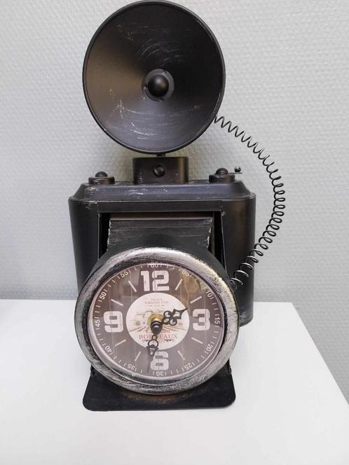 klok model retro fototoestel goedwerkende staat, Huis en Inrichting, Woonaccessoires | Klokken, Gebruikt, Overige typen, Ophalen
