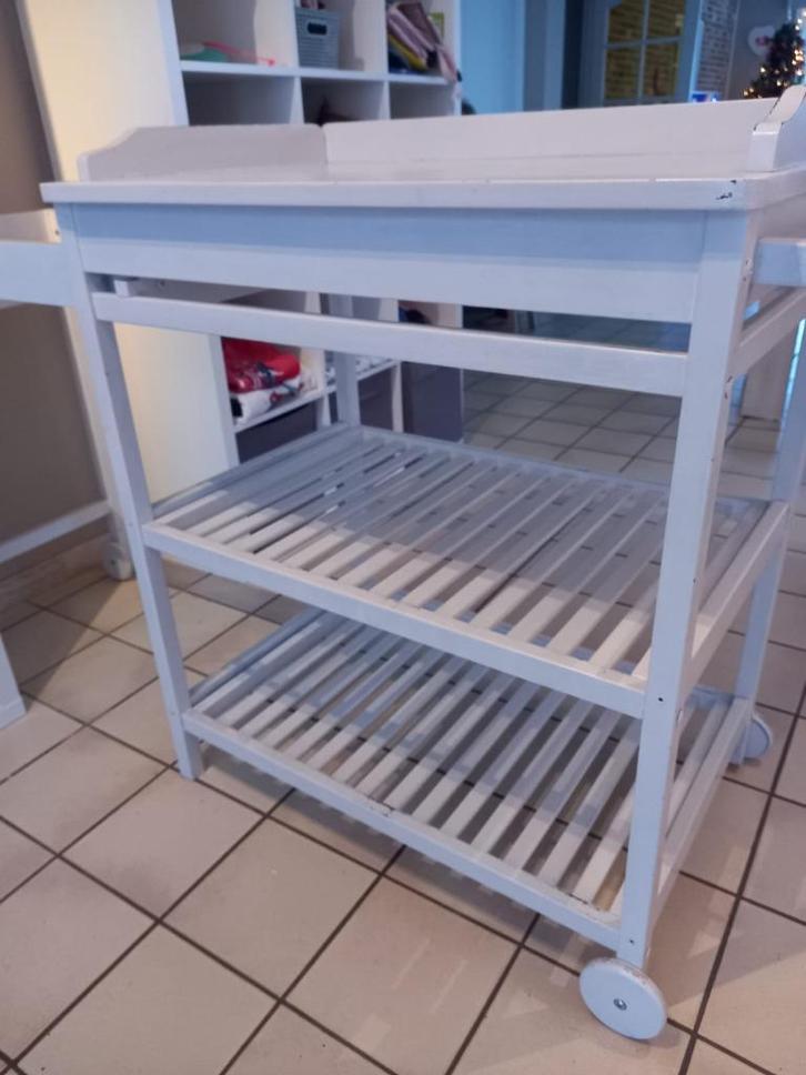 stevige luiertafel, Kinderen en Baby's, Badjes en Verzorging, Zo goed als nieuw, Overige typen, Ophalen