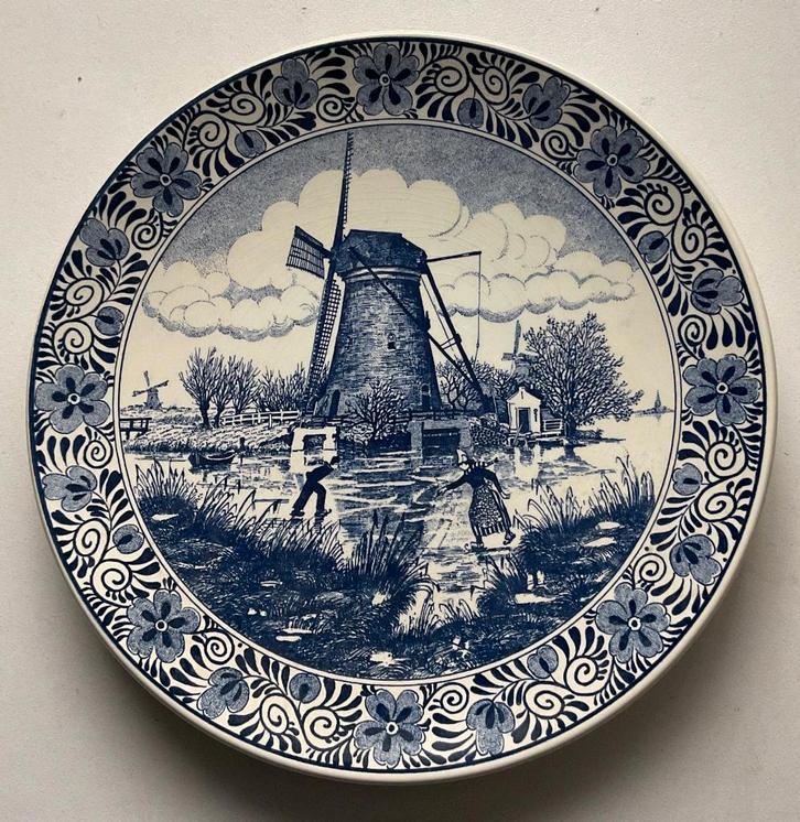 Delfts blauw wandbord met een Winters polder tafereel., Antiquités & Art, Antiquités | Assiettes décoratives & Carrelages, Enlèvement