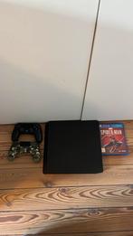 Ps4 met 2 bakjes en game, Games en Spelcomputers, Spelcomputers | Sony PlayStation 2, Gebruikt, Zwart, Met games, Met 2 controllers