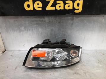 Koplamp links van een Audi A4 beschikbaar voor biedingen