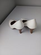 Witte Tamaris pumps te koop.M 38, Ophalen, Zo goed als nieuw, Pumps