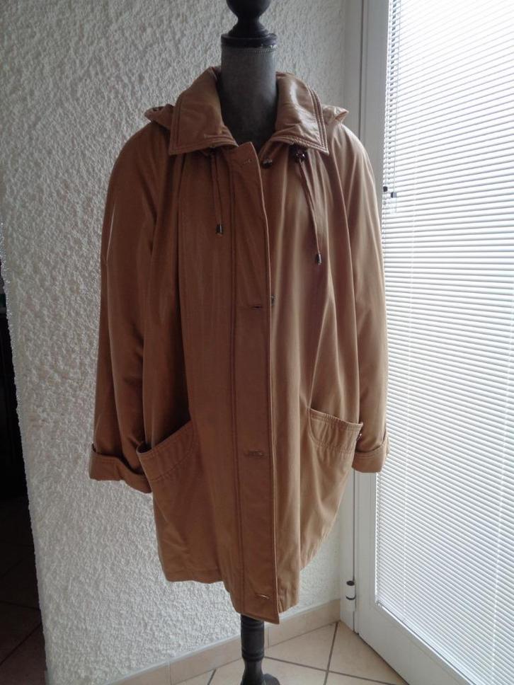 Parka manteau. Teinte beige brillant. Taille 46, Vêtements | Femmes, Grandes tailles, Porté, Veste ou Manteau, Beige, Enlèvement ou Envoi