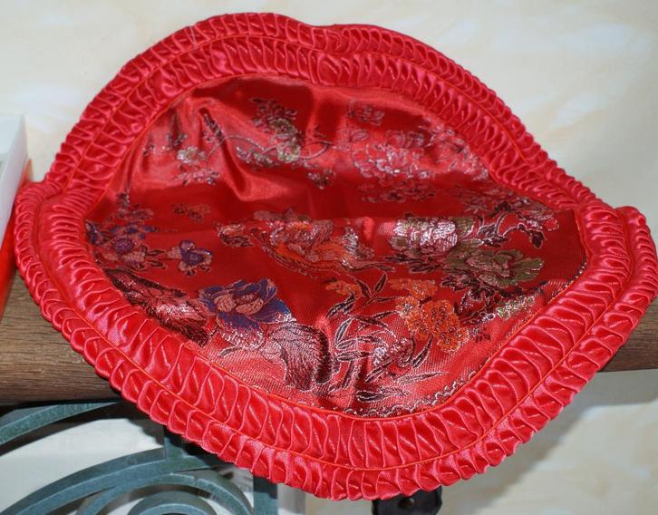 CHINE housse ronde de coussin, 100% soie, brodée main NEUVE, Maison & Meubles, Accessoires pour la Maison | Coussins, Neuf, Rouge