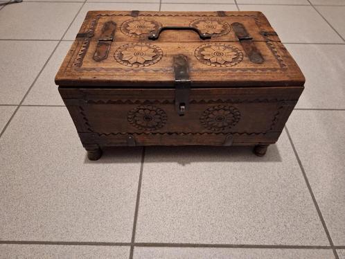 Oud Indisch kistje, Antiek en Kunst, Antiek | Woonaccessoires, Ophalen