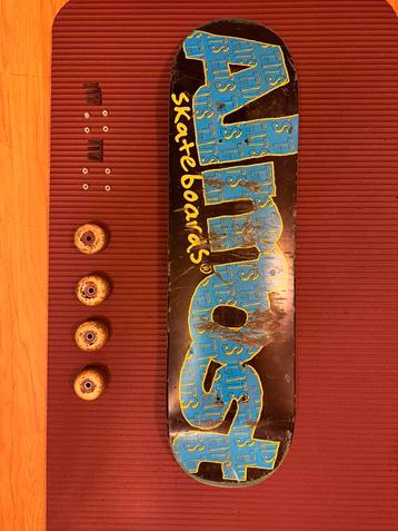 Almost skateboard beschikbaar voor biedingen