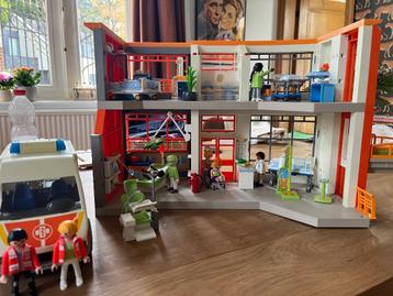 Playmobil kinderziekenhuis met ziekenwagen  disponible aux enchères